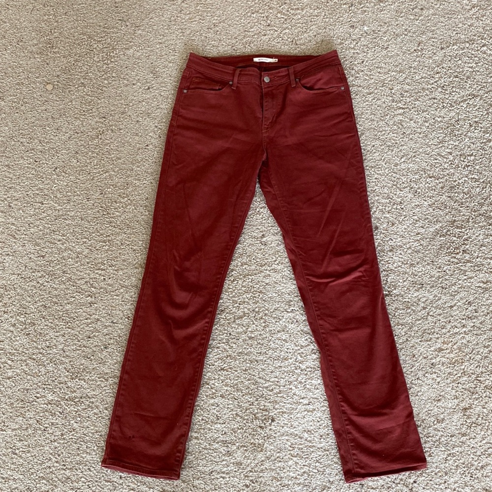 Levi’s mid rise skinny jeans in burnt orange. Size 31